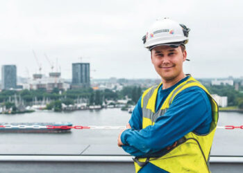 Klimaatservice-uitgelicht_Jari Blokland_550px “Je komt als monteur op interessante plekken, waar je direct achter de schermen mag kijken. Dat is steeds weer interessant.”Jari BloklandMonteur
